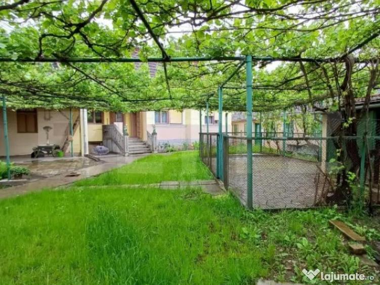 Casa renovabila cu 2 spatii comerciale, 416.6 mp, teren de 7 - 14