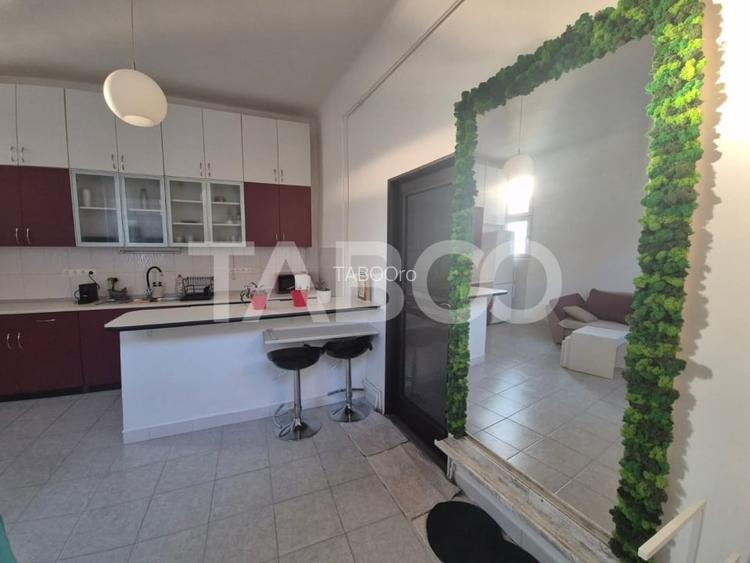 Apartament cu 2 camere decomandat, mobilat în Central