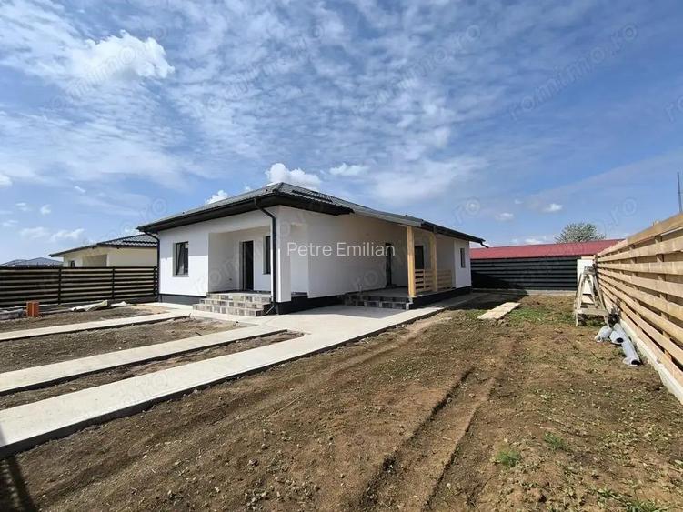 Casa cocheta pe parter, curte generoasa, 3 camere ?i camera tehnica PREDARE LA CHEIE