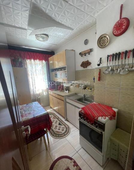 Apartament 3 camere situat in zona Casa de Cultura