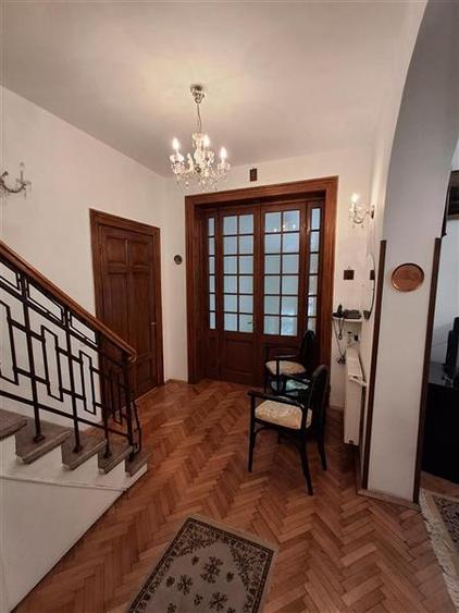 Casă cu 3 camere cu Teren 221 Mp în Central