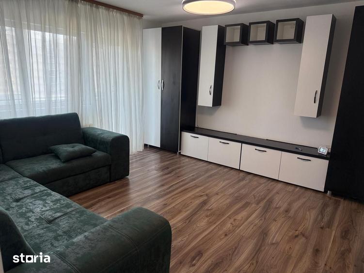 Apartament cu 3 camere decomandat în Micro 4