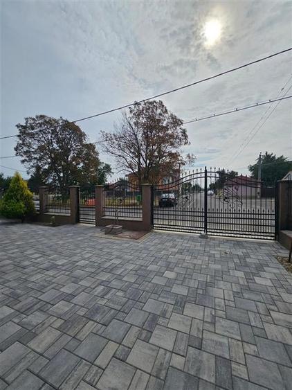 VILA DE VANZARE BACAU  P+E+M (de locuit si birou , clinica, notarriat, medic de - 4