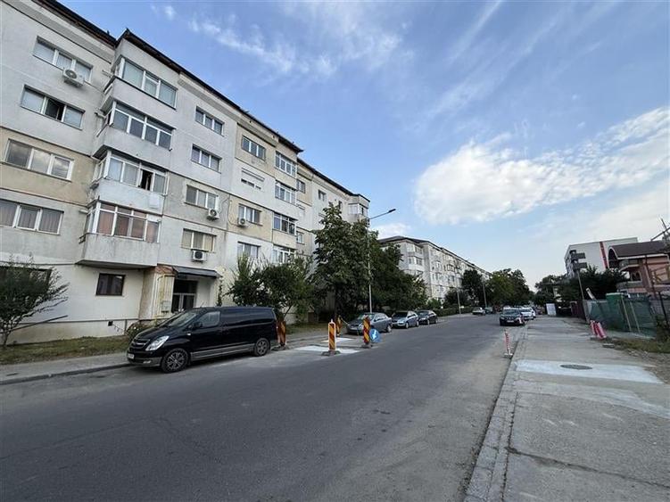 22 Decembrie - 2 camere decomandat - 1