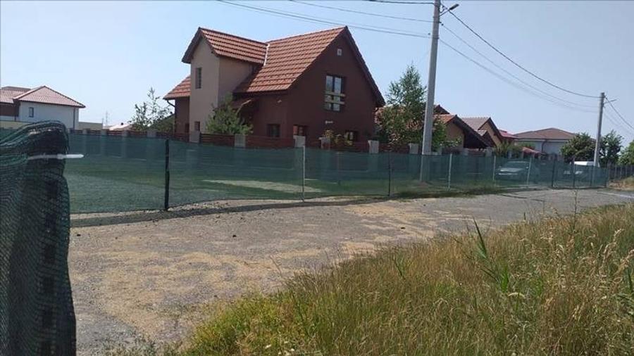 678 mp. str. N.Stoica de Hateg 96, colt cu str.Sanzaienelor/Dafinului - 1