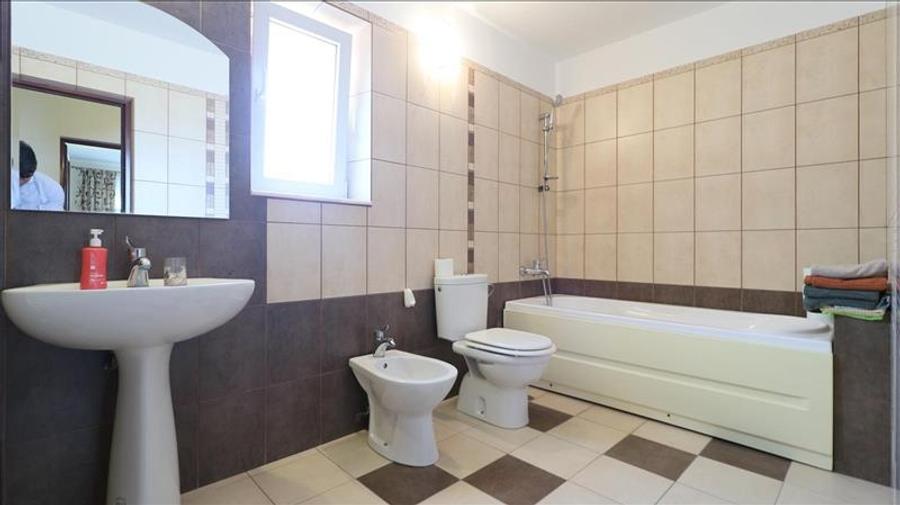 Casa deosebita in V.Lupului - 22