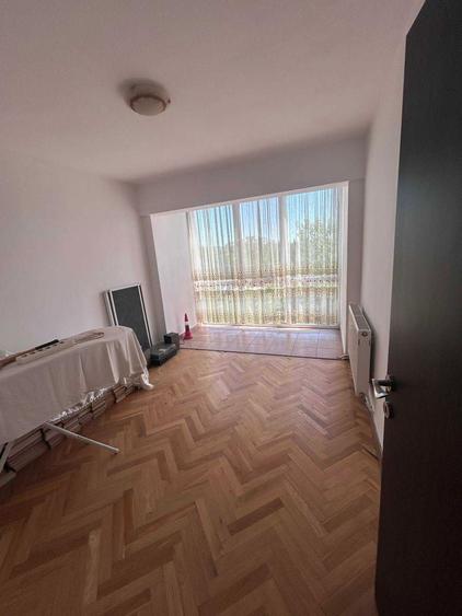 Vand apartament cu trei camere, bucatarie, baie, beci, garaj. - 7