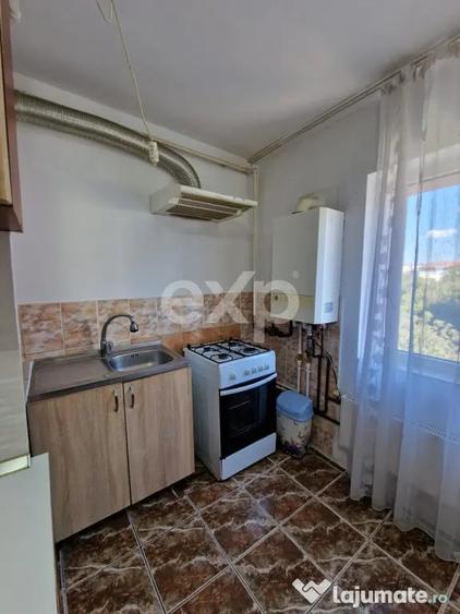 Apartament cu 3 camere decomandat în Micro 3