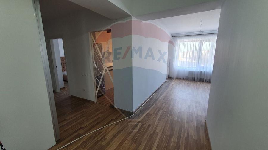 Apartament cu 2 camere, 77 mp V4 - 4