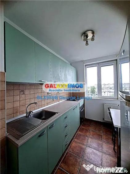 Apartament cu 3 camere semidecomandat în Drumul Taberei