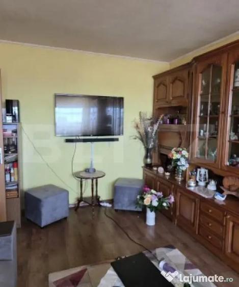 Apartament de vanzare, cu 4 camere, 4 balcoane, 75 mp, zona - 16