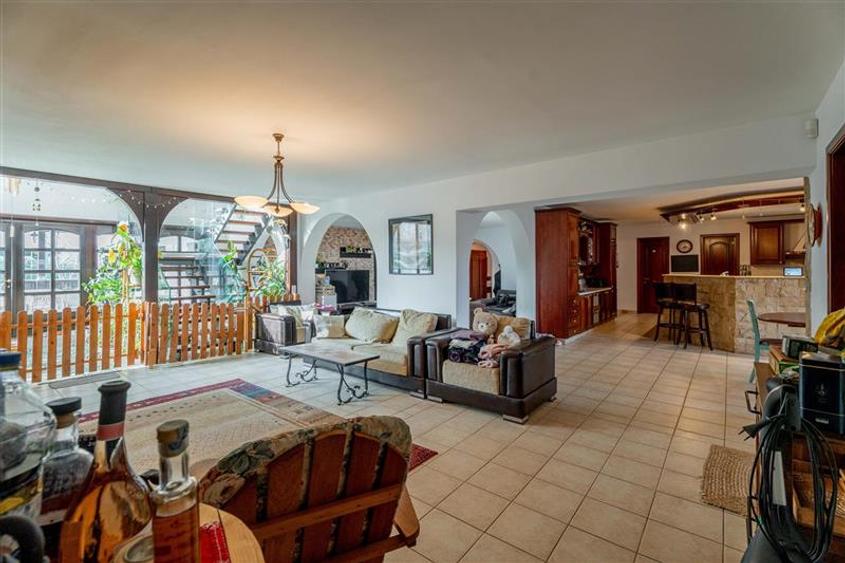 Vila de Vis cu Panorama Spectaculoasa ,INDEPENDENTA  ENERGETIC -Bucium - 9