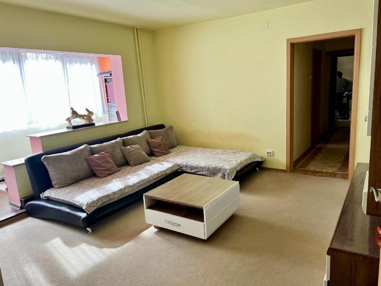 Proprietar vand apartament cu 3 camere cu centrala+ baxa, in zona Girocului  - 2