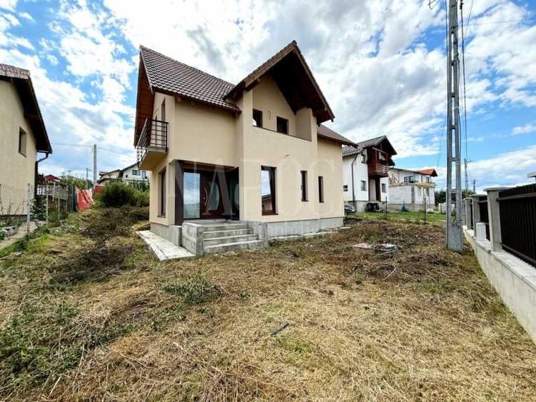 Casa 4 camere de vanzare in Campenesti - 1