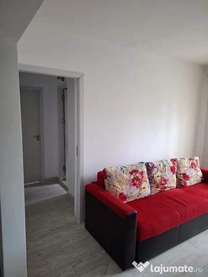 Apartament cu 3 camere semidecomandat în Mărășești