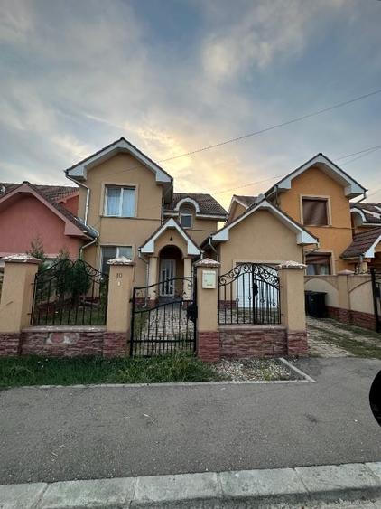 Casa situată în spatele primăriei aproape de centru - 6