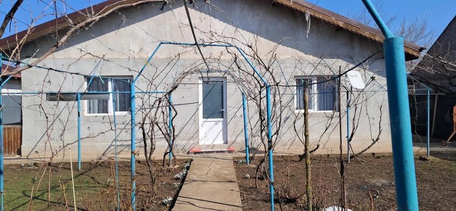 Vanzare casa la curte - 9