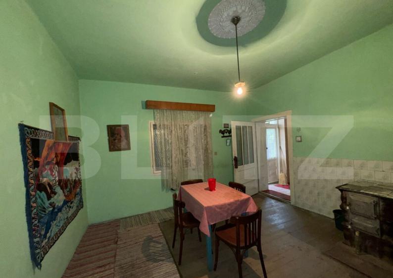 Casa de vanzare, cu 2 camere, 120 mp + teren de 1207 mp, zon - 4
