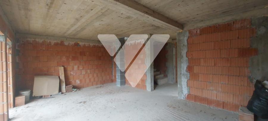 Casa la rosu cu fundatie si structura solida pe 2 niveluri in Cisnadie, - 4