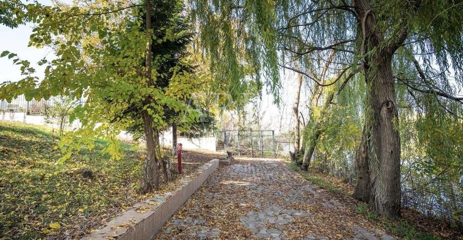 VILLA -  20m deschidere la lac -  2000mp teren - BANEASA - 6