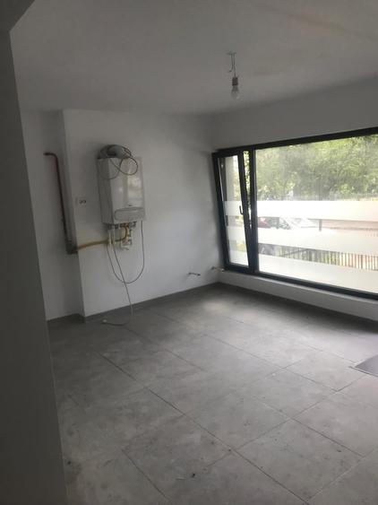 Spatiu comercial zona Liceului Economic - 2