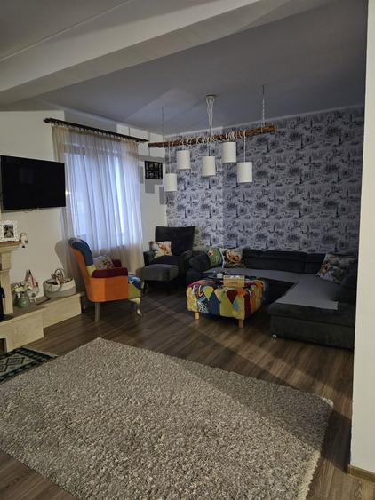 Casă cu 4 camere în Tăuți
