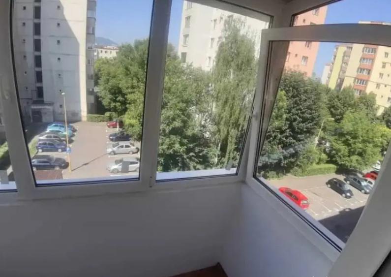 Apartament 2 camere, semidecomandat - zona Vlahuta - 4
