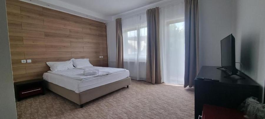 PENSIUNE in PREDEAL, cu 19 camere, restaurant, bar si 2 terase - 3