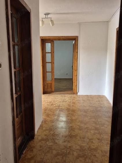 Spa?iu de inchiriat etaj 1 - aprox. 84mp - zona UTA Vlaicu - 8