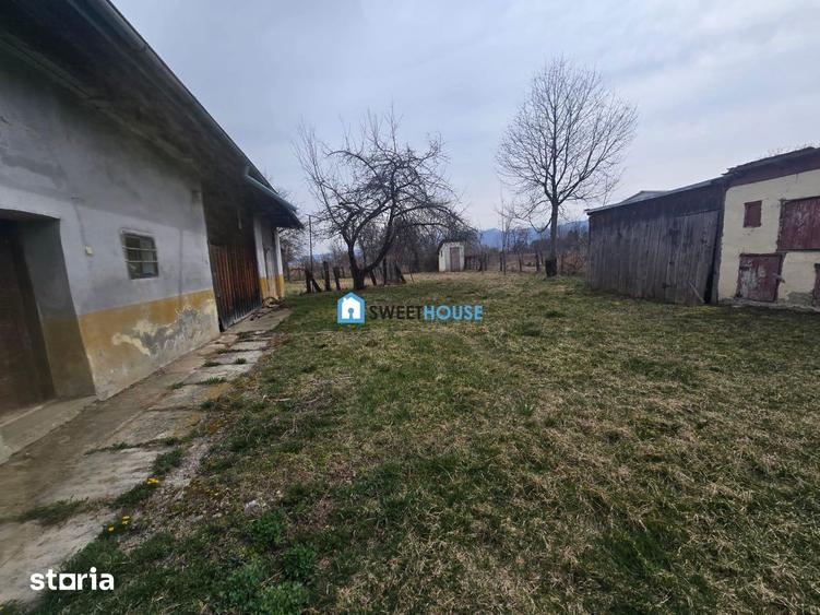 Casă cu 4 camere cu Teren 1700 Mp în Lisa