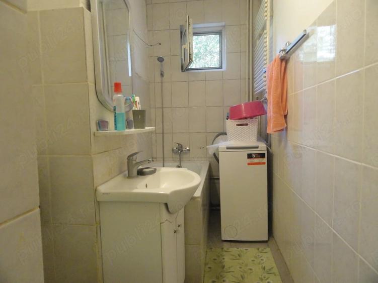 Apartament cu 3 camere semidecomandat în Central
