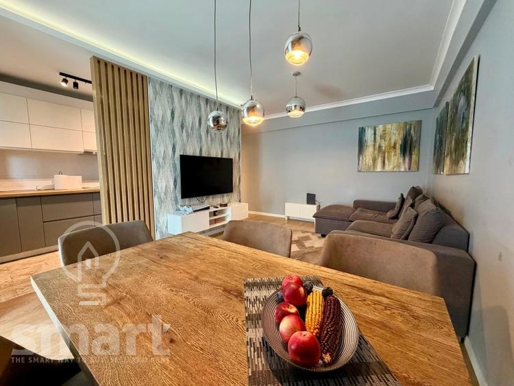 Apartament cu 3 camere semidecomandat, mobilat în Borhanci