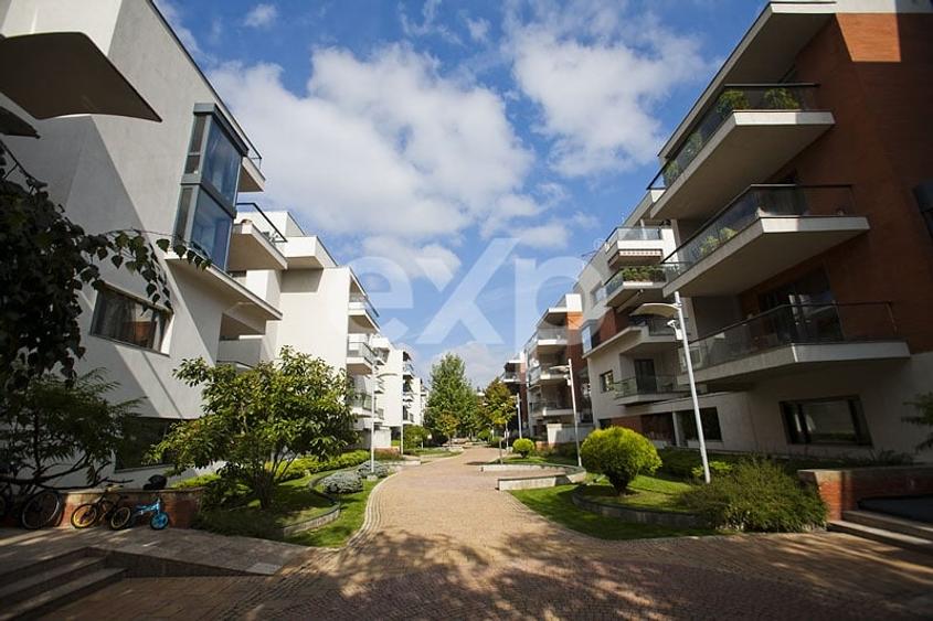 Apartament cu 4 camere decomandat, mobilat în Capitale