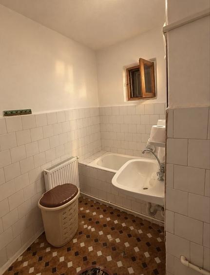 Apartament cu 2 camere semidecomandat în Broșteni