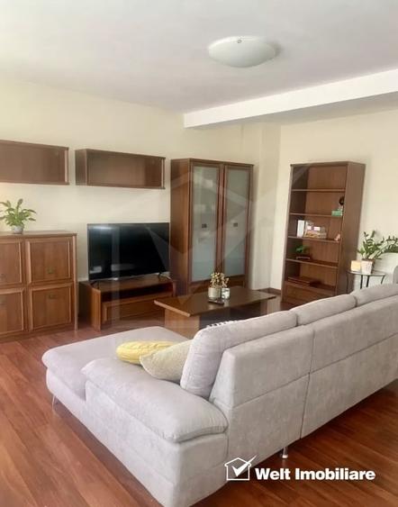 Apartament cu 3 camere semidecomandat, mobilat în Europa