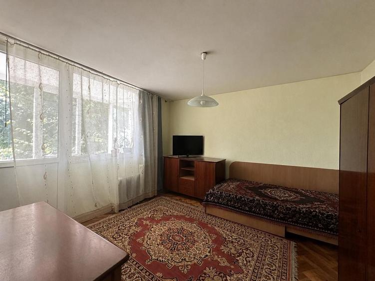 Apartament cu 3 camere decomandat, mobilat în Brâncoveanu