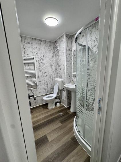 Apartament cu 4 camere decomandat în Apărătorii Patriei