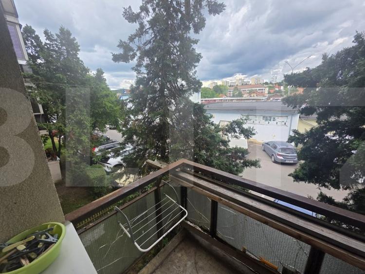 Apartament cu 2 camere semidecomandat, mobilat în Semicentral