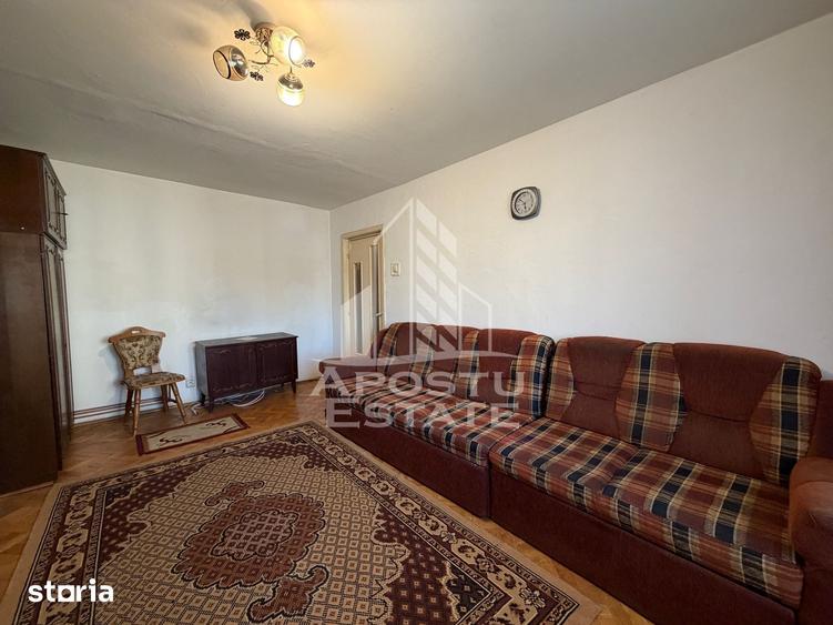 Apartament cu 3 camere, mobilat în Lipovei