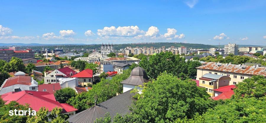 Apartament cu 3 camere decomandat în Independenței