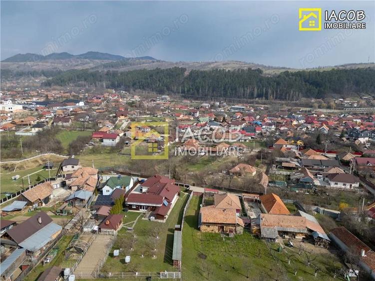 Casă cu 4 camere cu Teren 3762 Mp în Coman