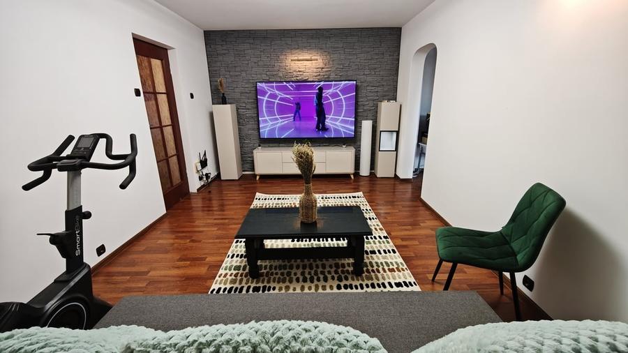 Apartament cu 3 camere decomandat în Titan