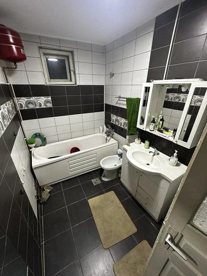 Casă cu 3 camere cu Teren 529 Mp în Central