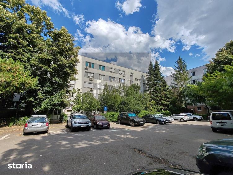 Apartament cu 3 camere decomandat în Titan
