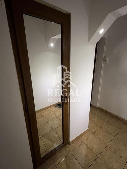 Apartament cu 2 camere decomandat, mobilat în Micro 4