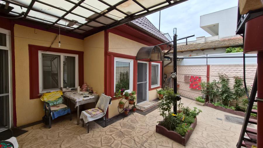 Casă individuală cu 4 camere cu Canalizare în Faleza Nord