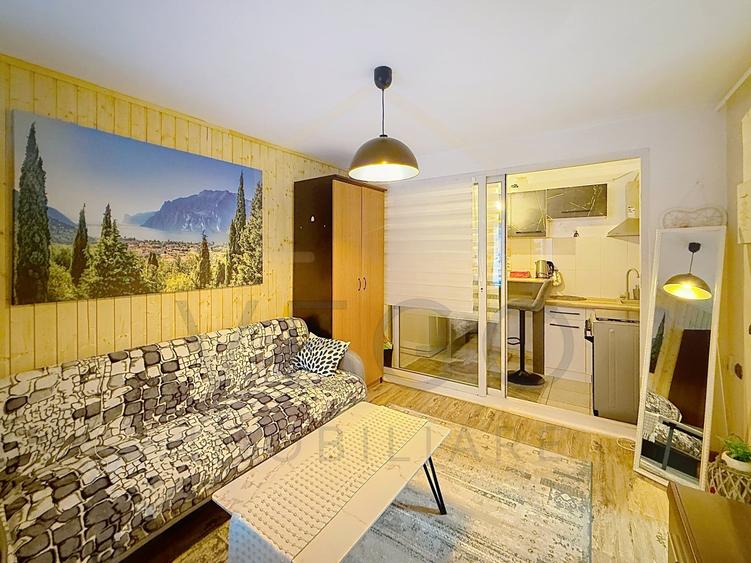 Apartament cu 2 camere semidecomandat, mobilat în Central