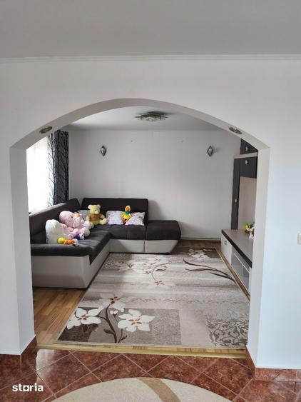 Casă cu 5 camere cu Teren 145 Mp în Vlădesti