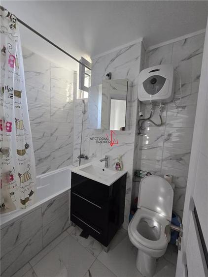 Apartament cu 3 camere semidecomandat în Obor