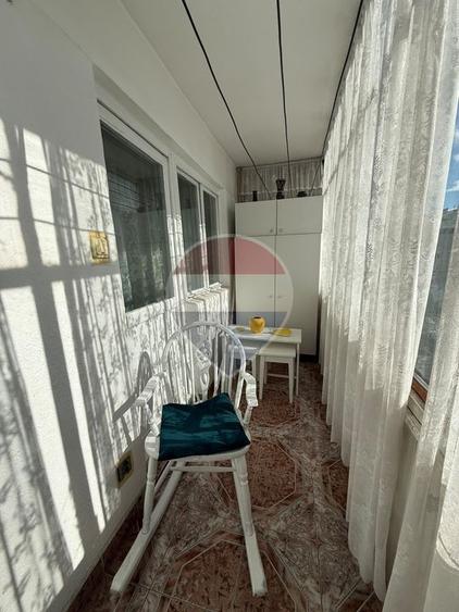 Apartament cu 4 camere, mobilat în Central